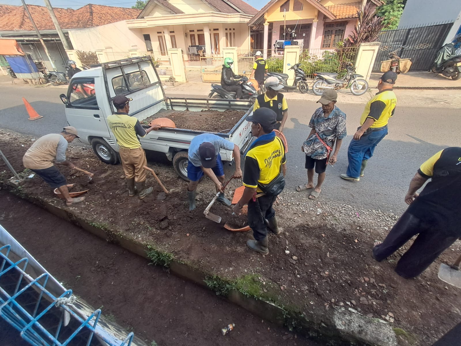 Warga Desa Dangdeur Gelar 